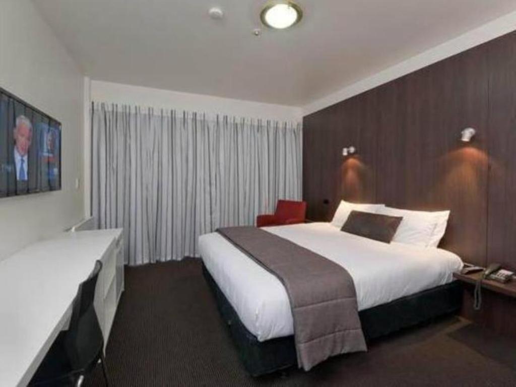 The Riccarton Hotel Christchurch Exteriör bild